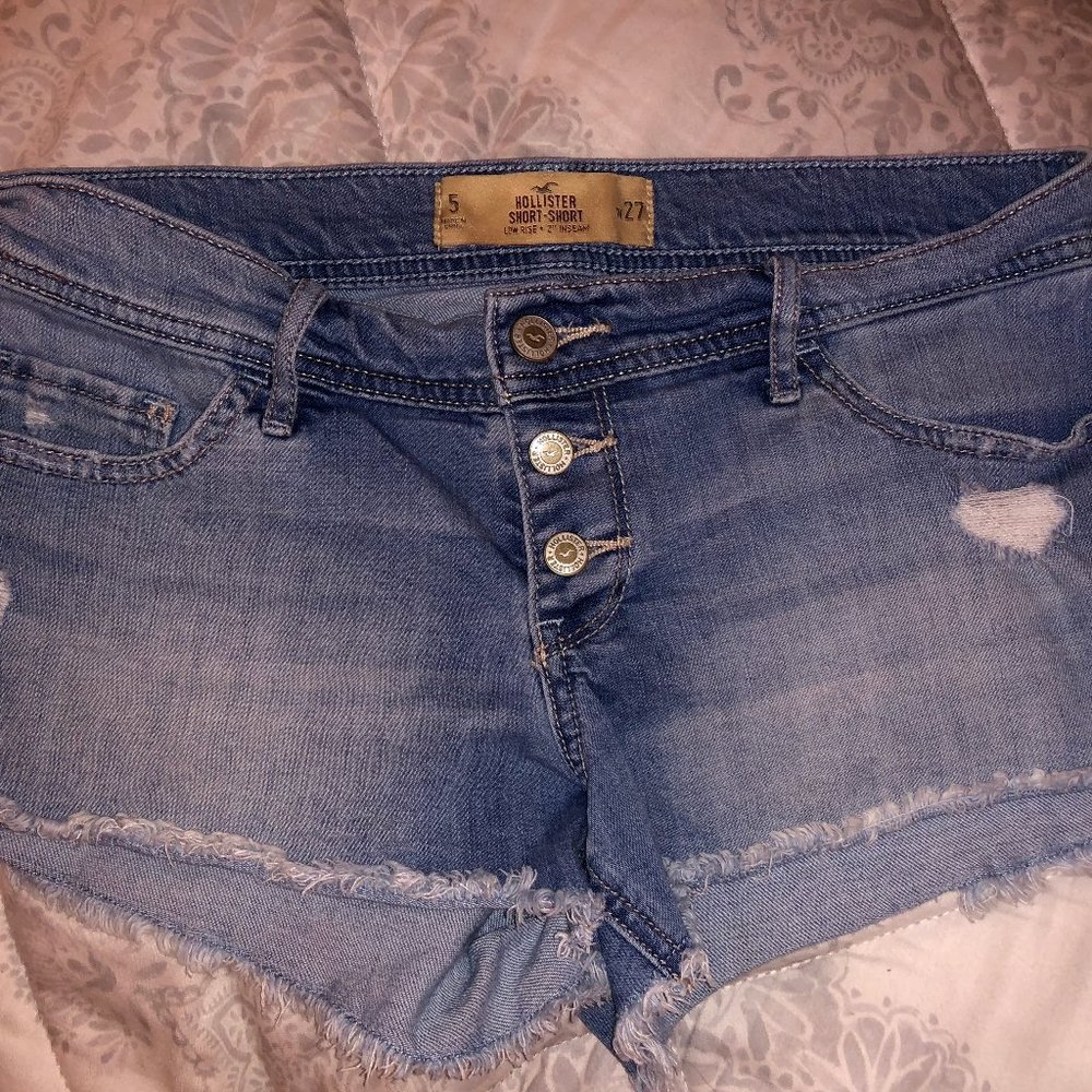 Hollister Low Rise Light Wash Jean Short Size 5
